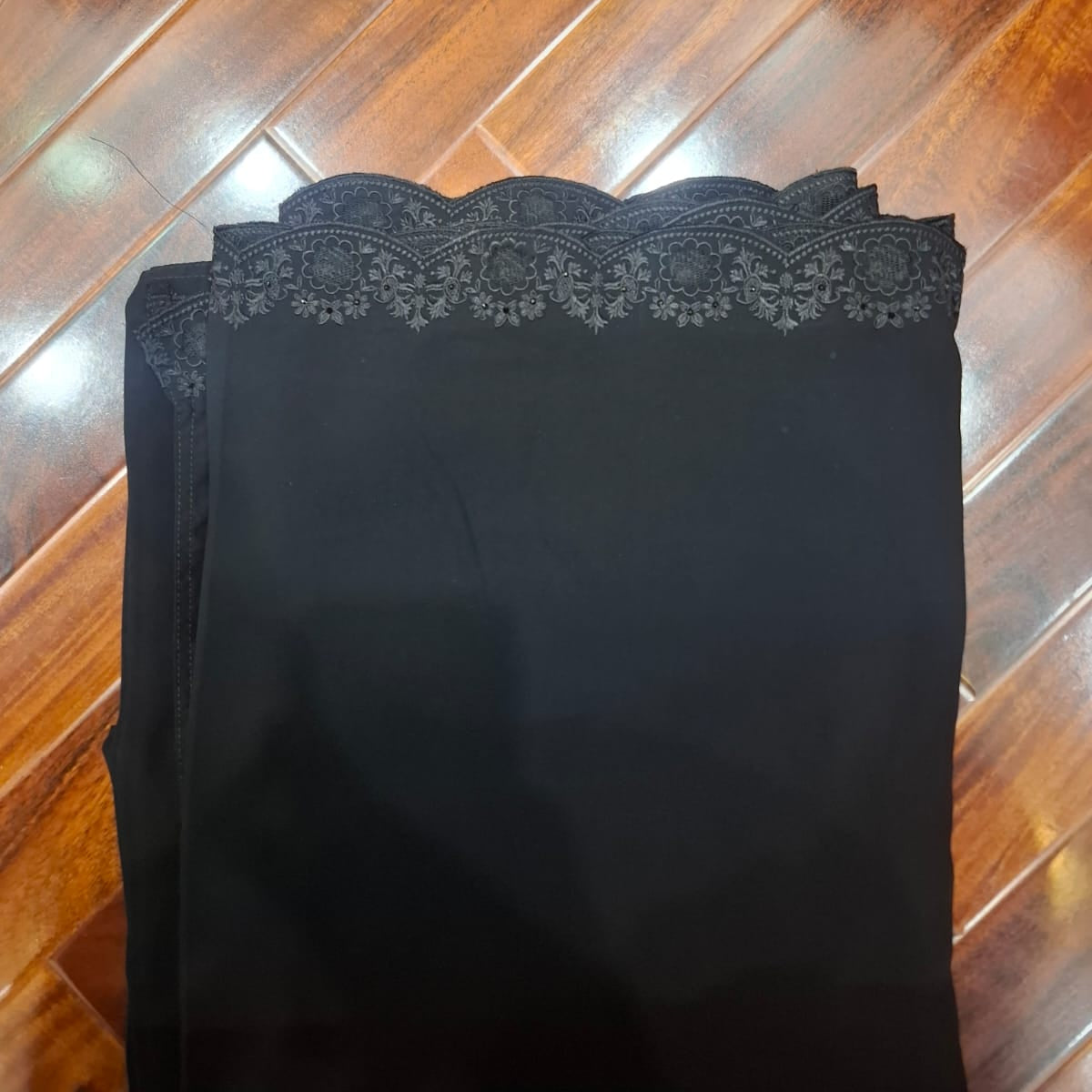 Icon Applique Lawn - Shawl